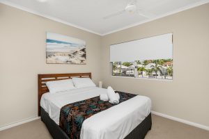 Queen bedroom in 3 bedroom apartment North Cove Cairns